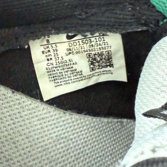 100% Authentic Nike Dunk Low WMNS Panda - Black/White - Picture 11 of 12